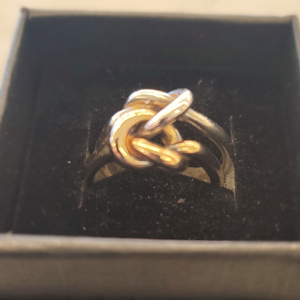 Lover's Knot James Avery size 5 14k & silver